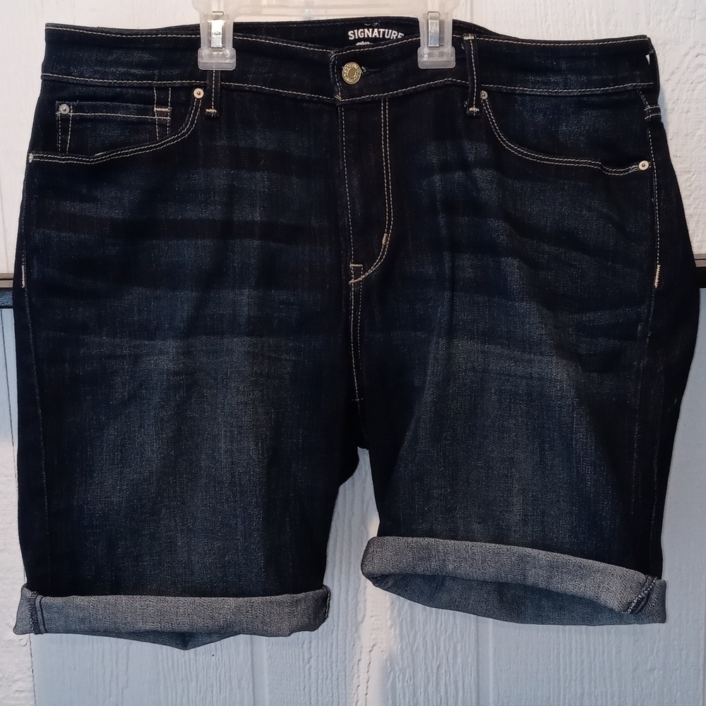 Levis Strauss dhorts size 20 womens